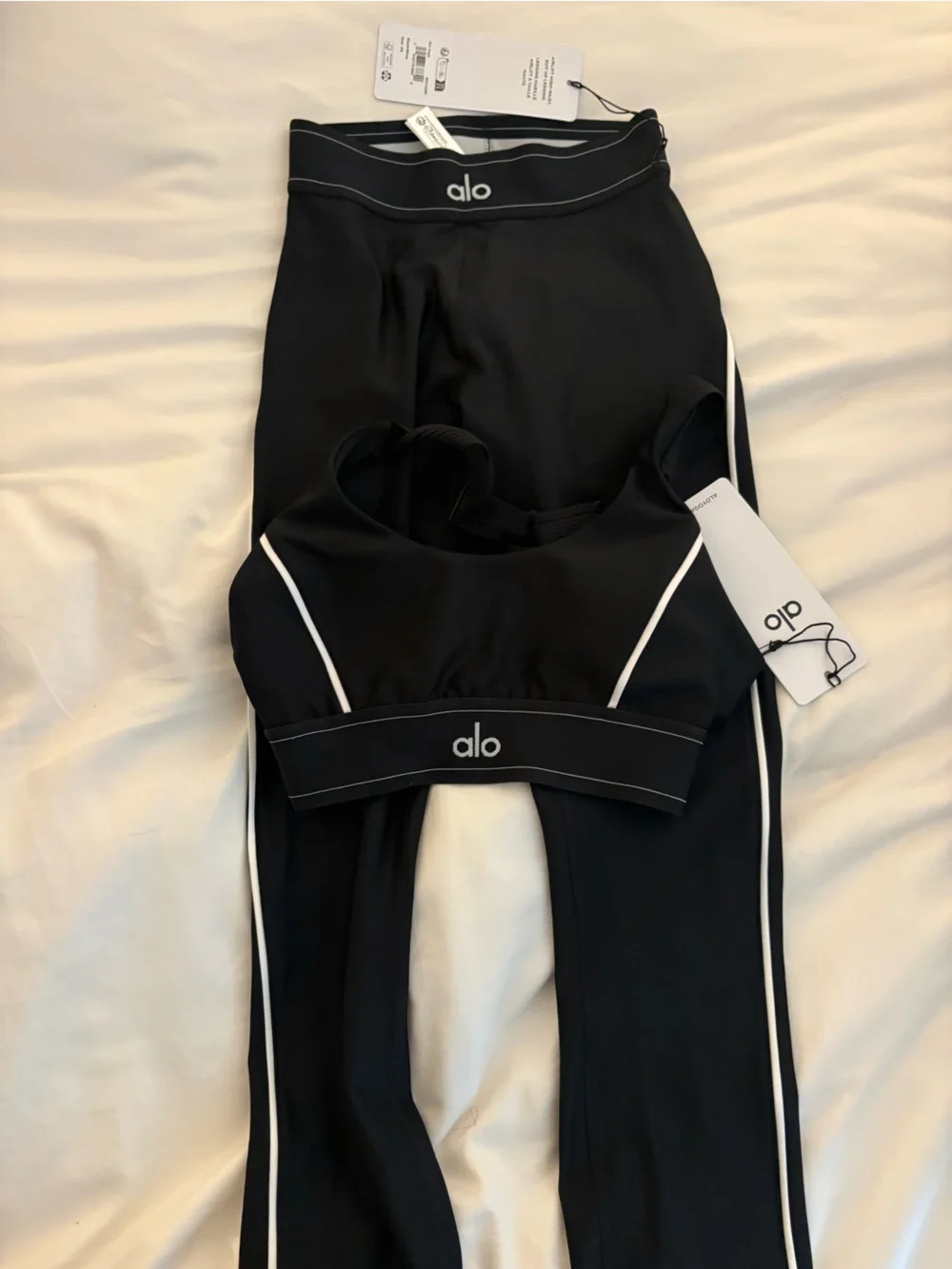 ALO Yoga Black Sports Bra and Leggings Set with White Piping